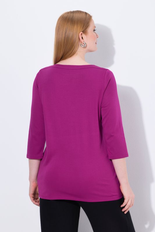 Тениска с декоративни камъчета