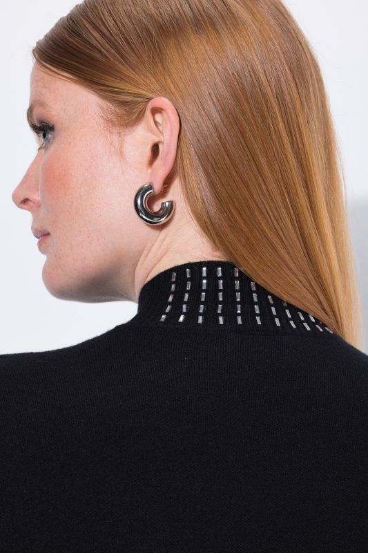 Пуловер с висока яка