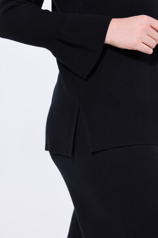 Пуловер с висока яка