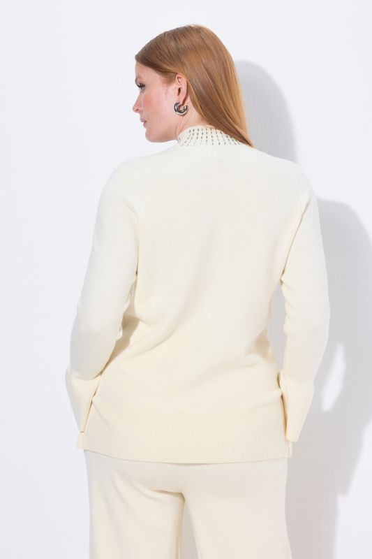 Пуловер с висока яка