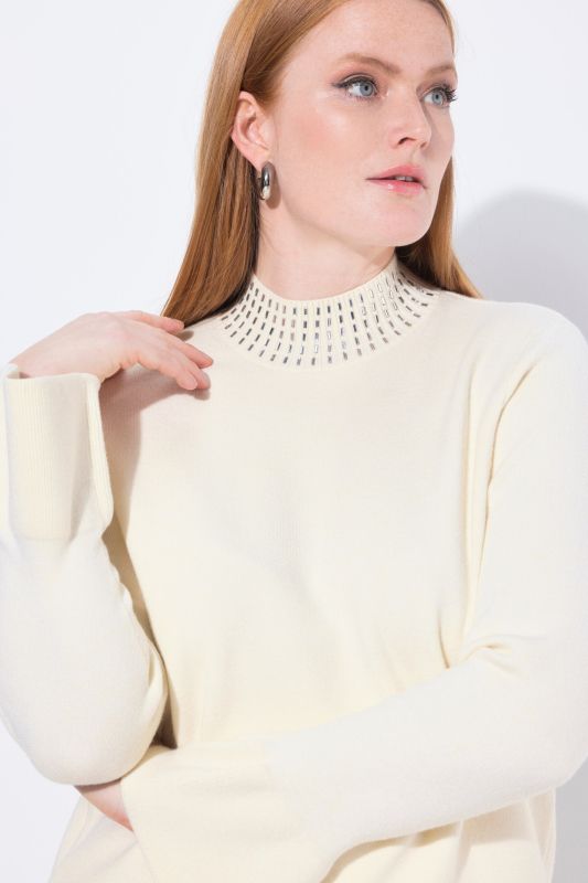 Пуловер с висока яка