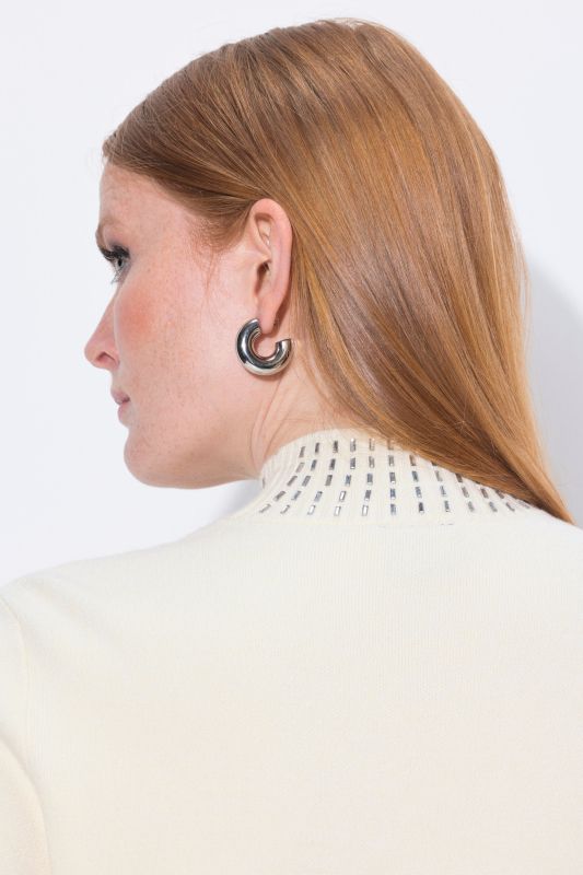 Пуловер с висока яка