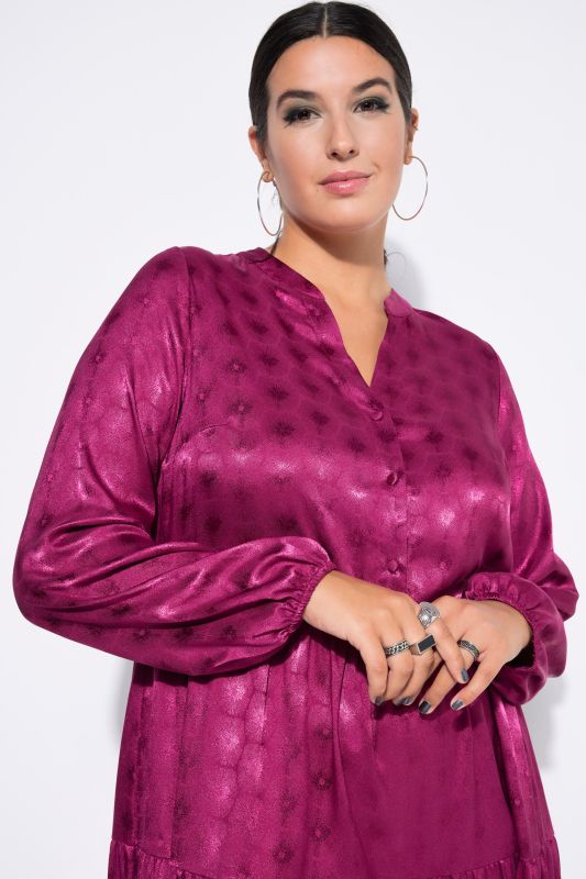 Рокля с модерен принт