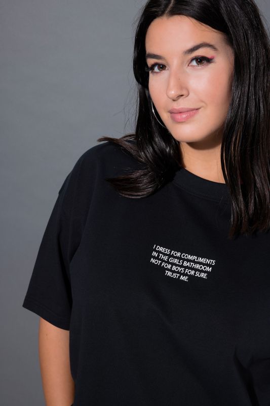 Тениска с графичен акцент