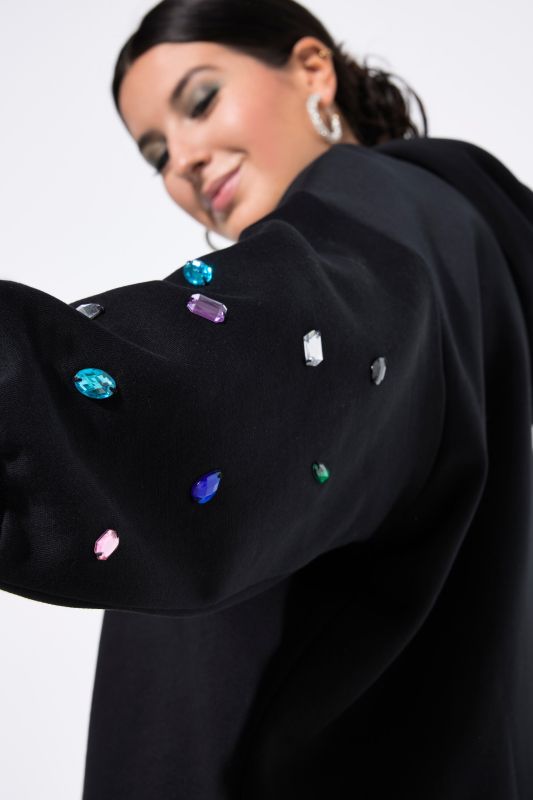 Суитчър с цветни камъчета