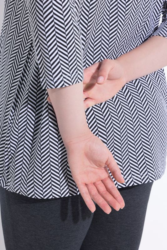 Тениска с принт на рибена кост