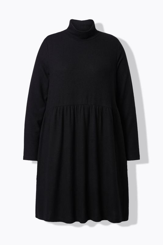 Рокля с яка плетена