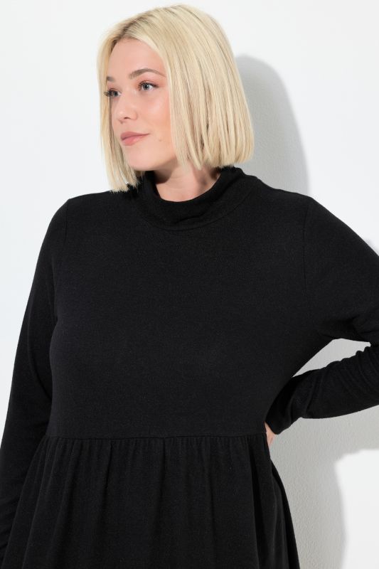 Рокля с яка плетена