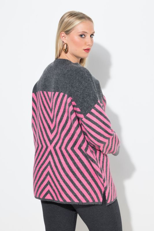 Пуловер с графични райета