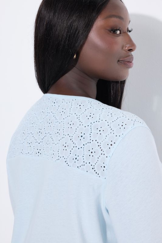 Нощница с бродерия