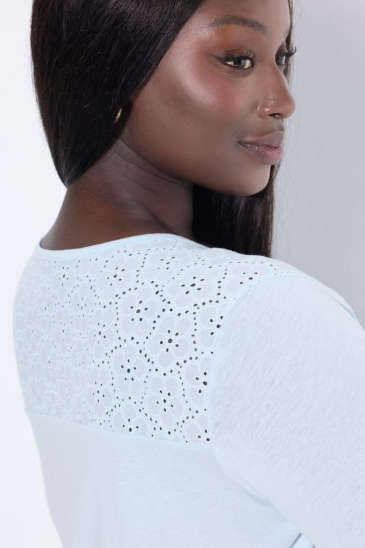 Пижама с бродирани акценти