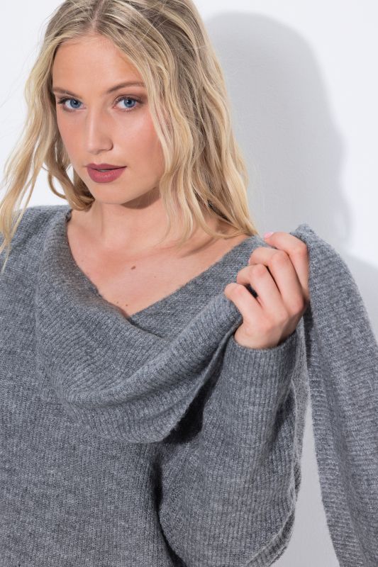 Пуловер с добавен шал