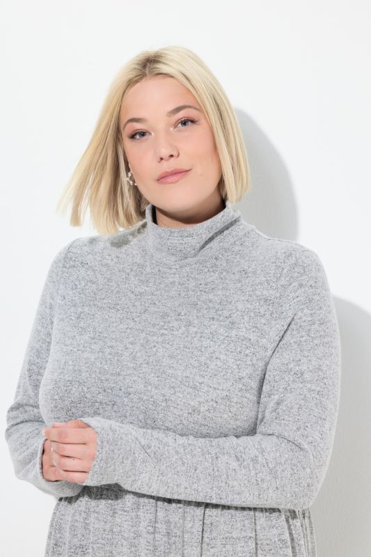 Рокля плетена с яка