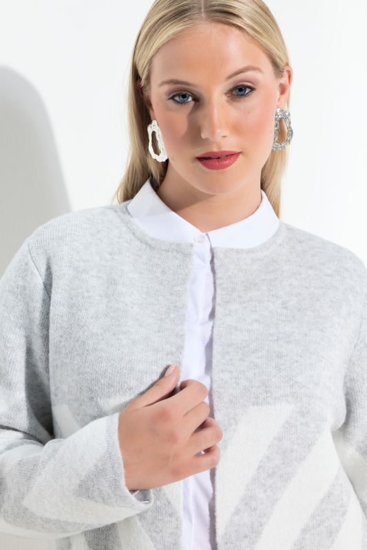 Жилетка плетена с геометрични райета