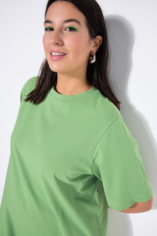 Дълга риза с кръгло деколте