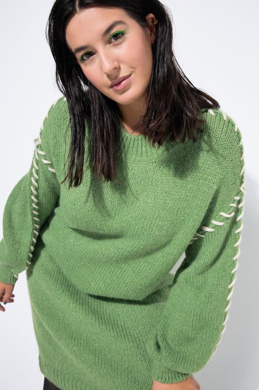 Рокля с шевови акценти