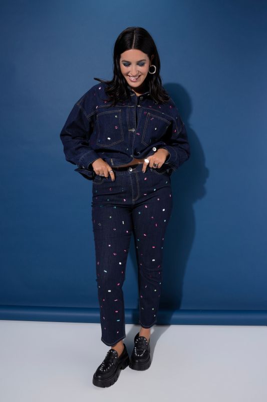 Дънки тип Mom с камъчета