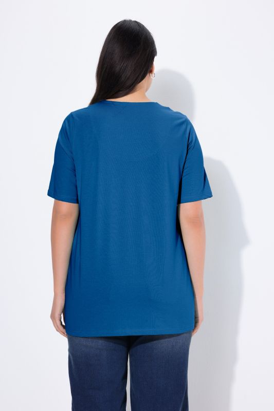 Essential Notch Neck Stretch Tee