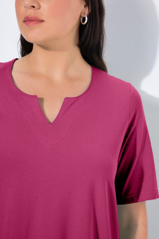Essential Notch Neck Stretch Tee