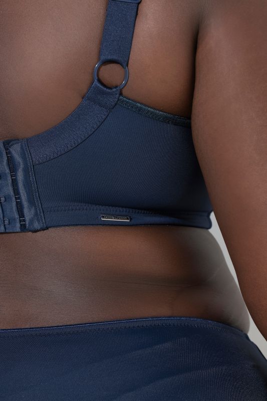 Сутиен микрофибърен със сатенен акцент