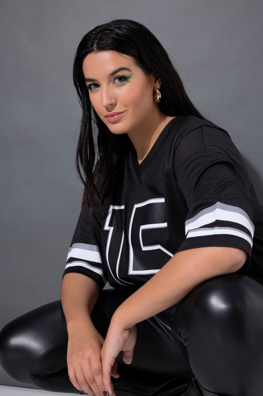 Тениска с мрежа и надпис