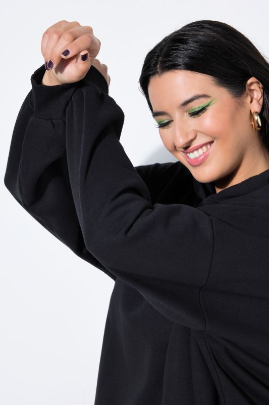 Рокля плетена с разкроен силует