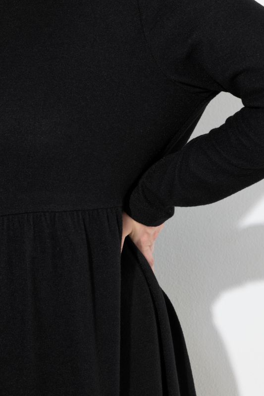 Рокля с яка плетена