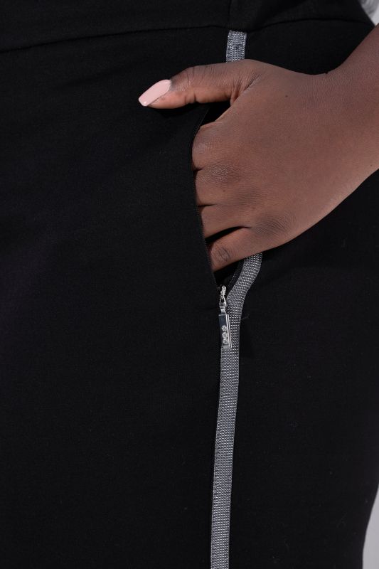 Панталон с бляскави акценти