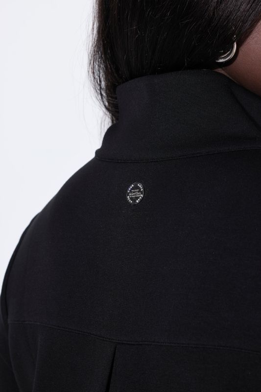 Суитчър с права яка