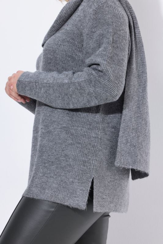 Пуловер с добавен шал