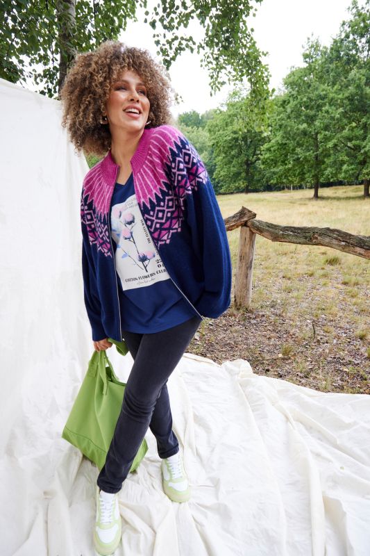 Жилетка плетена с алпийски райета