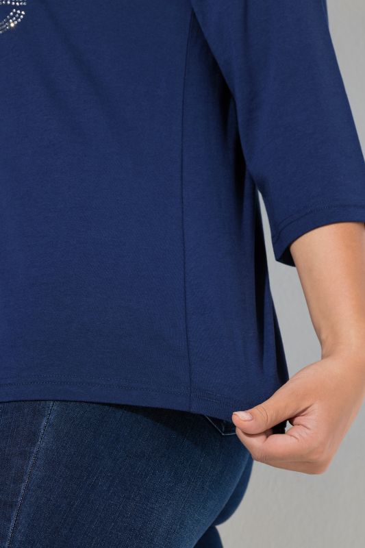 Тениска с надпис и бляскави камъчета