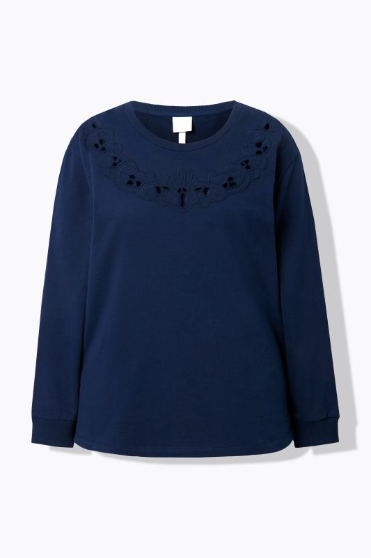 Суитчър с бродирани акценти