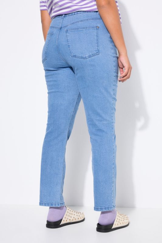 дънки тип Mom с бродерия