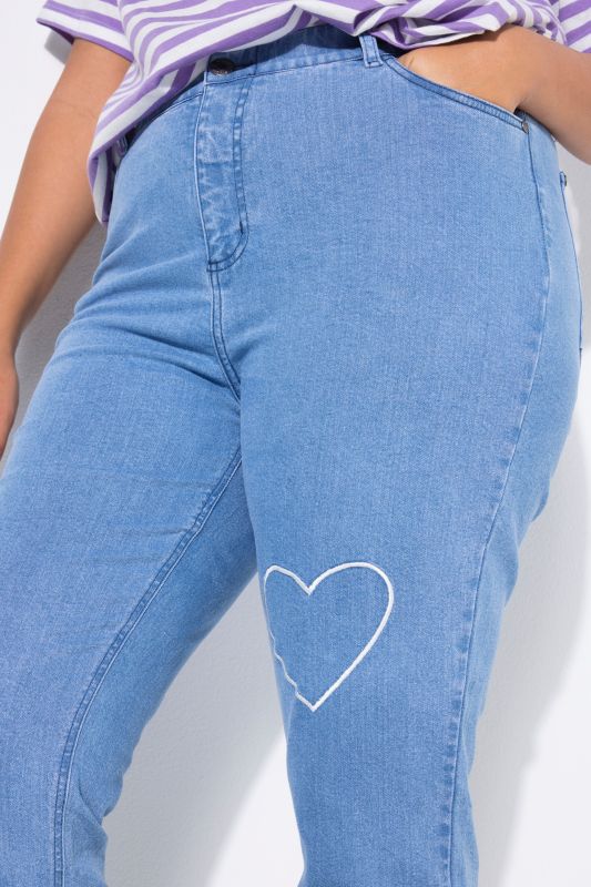 дънки тип Mom с бродерия