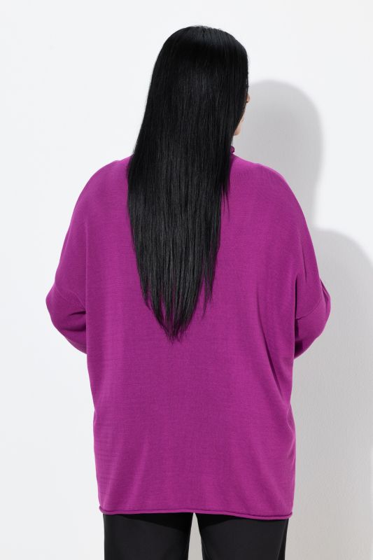 Пуловер с навити краища