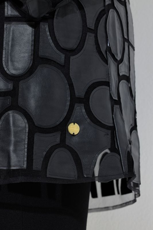 Сако от изкуствена кожа с мрежест акцент