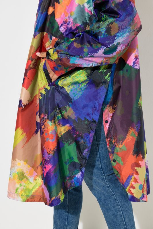 Дъждобран с абстрактен принт