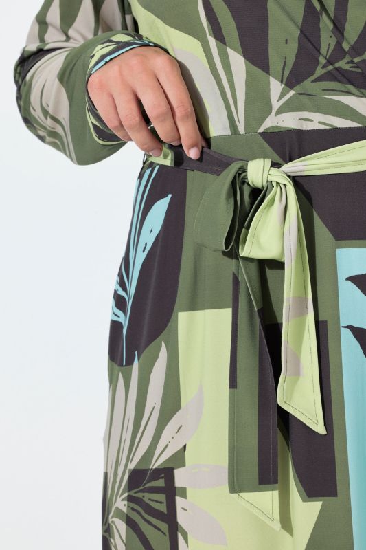 Рокля с геометричен листов принт