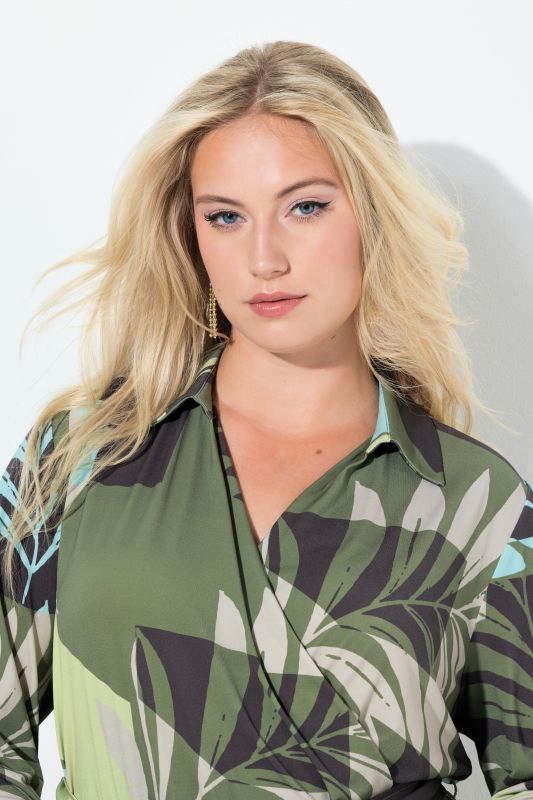 Рокля с геометричен листов принт