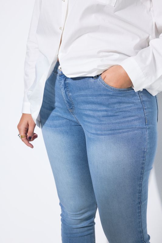 Дънки с тясна кройка и пран ефект