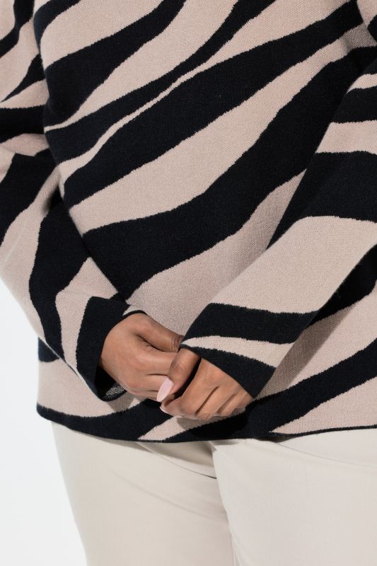 Пуловер с принт на вълни