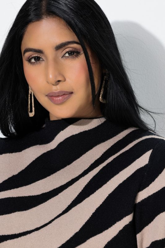 Пуловер с принт на вълни