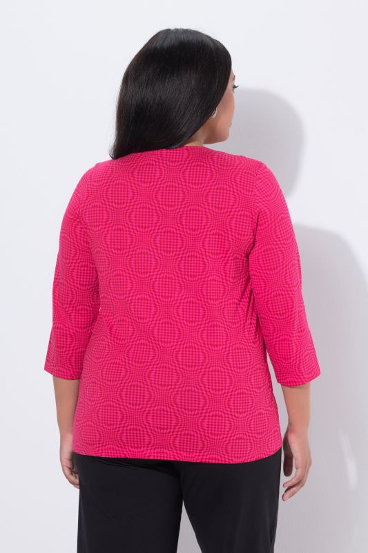 Тениска с илюзионен принт