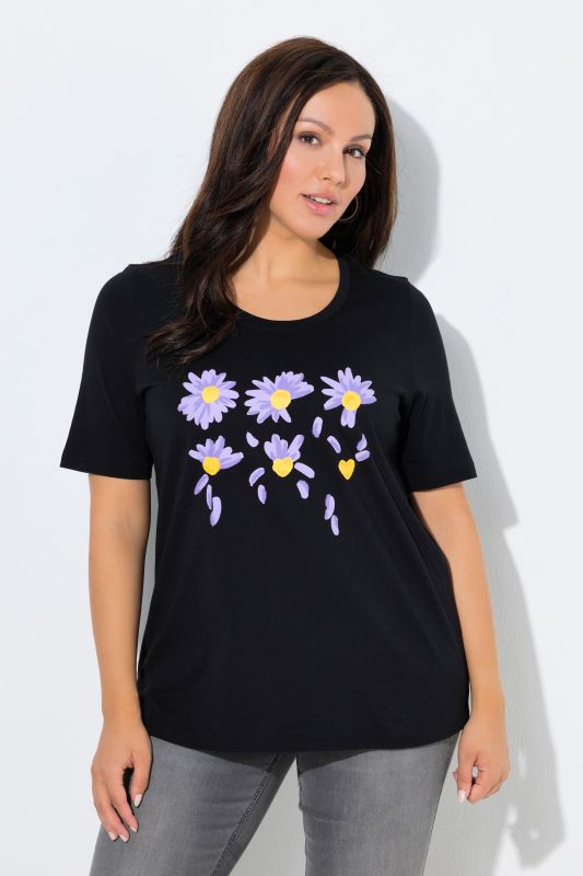 Loves Me Graphic Tee