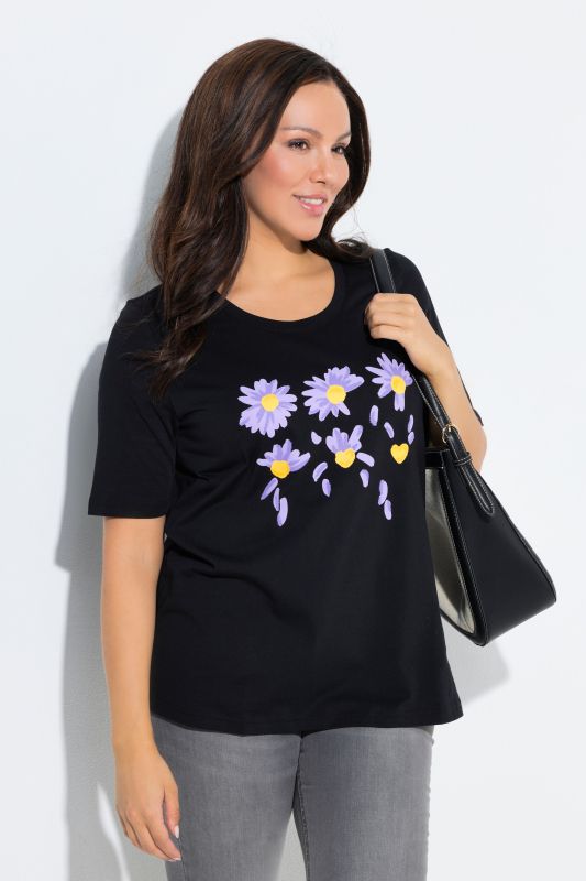 Loves Me Graphic Tee