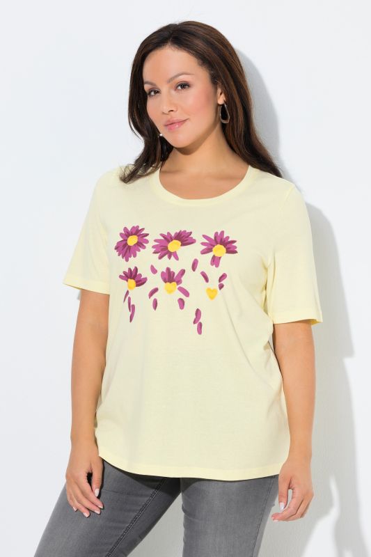 Loves Me Graphic Tee