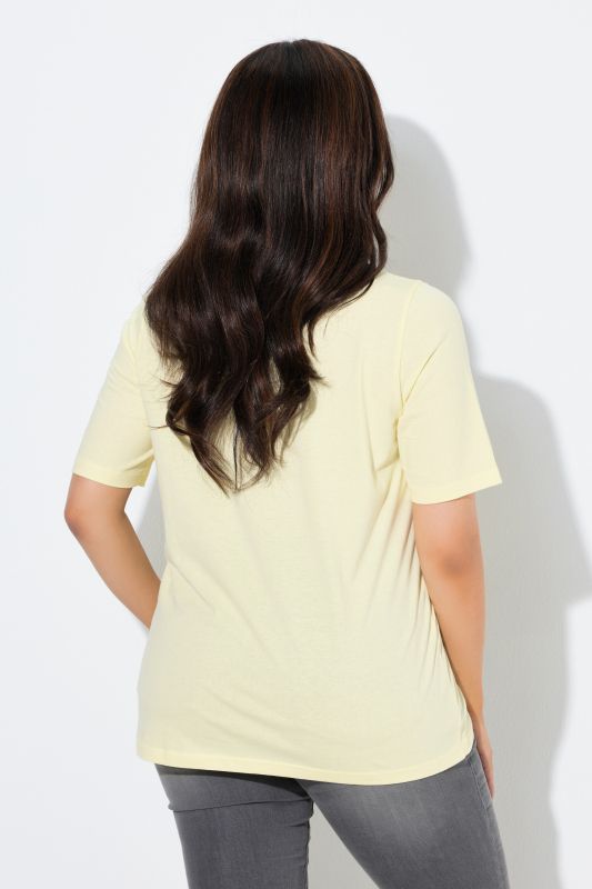 Loves Me Graphic Tee