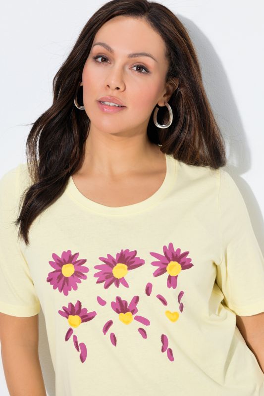Loves Me Graphic Tee