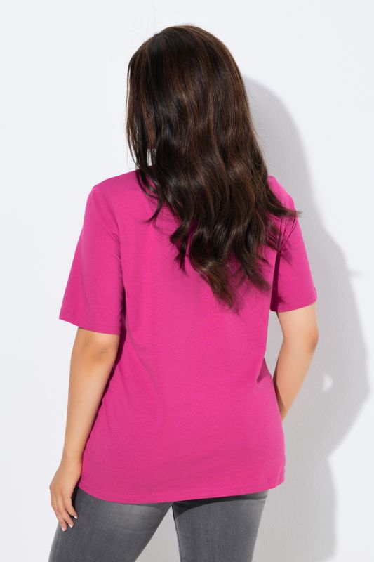 Loves Me Graphic Tee